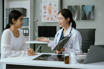 Concerned  patient, patient talks with healthcare professional.