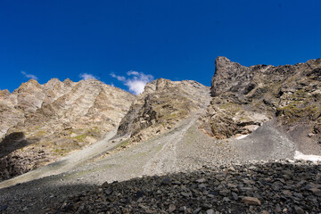 road to the mountains