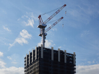 Fototapeta premium 日本の街の高層ビルの建築現場の風景