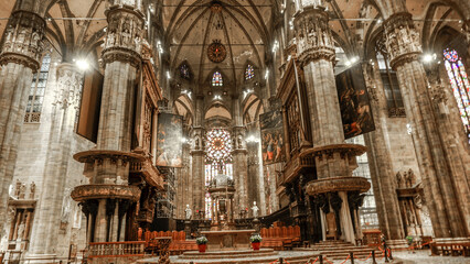 Obraz premium Interior of di Milan Cathedral with columns, Itali .