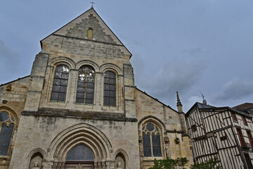 Fototapeta premium Châlons-en-Champagne, La chiesa di Saint Alpin, Francia