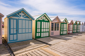 Les cabines de plage et l'océan à Cayeux-sur-Mer