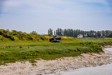 Fototapeta premium Réserve Naturelle Nationale de la Baie de Somme vue depuis Le Hourdel