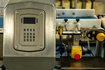machine in pack house - metal detector