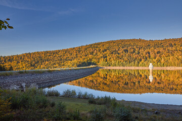 Trinkwassertalsperre Frauenau im Herbst
