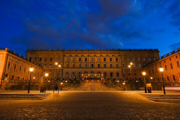 Fototapeta premium スウェーデン 夜のストックホルム宮殿