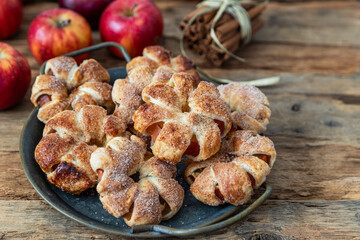 Apple rings in puff pastry