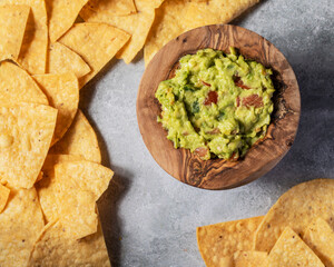 guacamole and chips