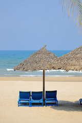 ミーケー・ビーチとビーチパラソル (ベトナム, ダナン)