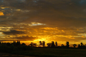 Obraz premium 美しい爽やかな朝焼け空