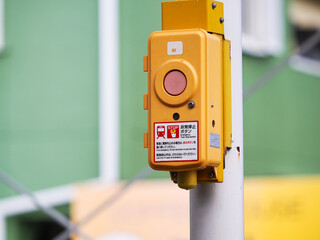 駅ホームの非常停止ボタン