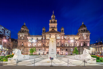 Fototapeta premium Glasgow city chambers at George square beautiful architecture Scottish council old town building famous landmark of Glasgow city, Scotland, north of Britain United Kingdom