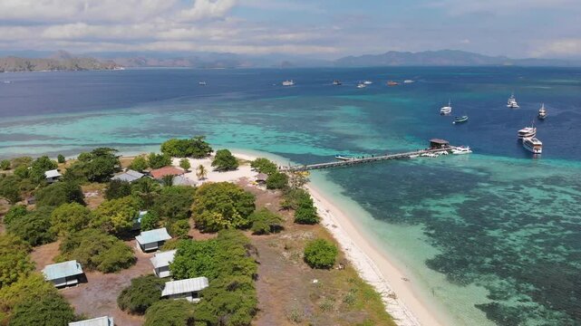 Kanawa Island, Komodo National Park, Flores, Indonesia, Southeast Asia.
Kanawa Island in Komodo National Park, Flores, Indonesia.