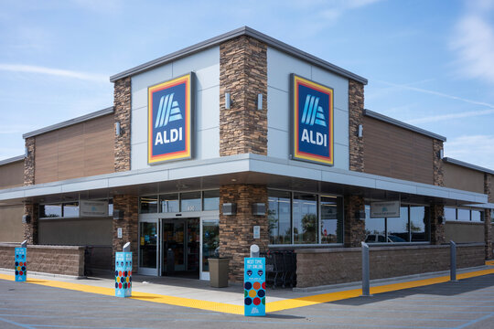 Delano, CA, USA - Mar 26, 2022: Exterior view of an Aldi grocery store in Delano, California. Aldi is the common brand of two German family-owned multinational discount supermarket chains.