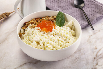 Curd with granola and orange jam