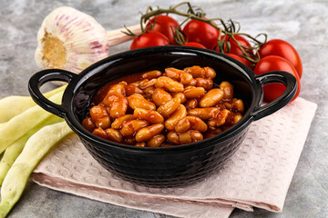 White baked bean in tomato sauce