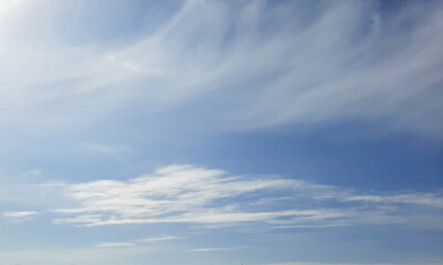 Obraz premium white feathery clouds against blue sky. natural background