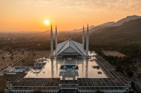 Aerial view of faisal masjid mosque at sunset with majestic mountains and a tranquil skyline, islamabad, pakistan.