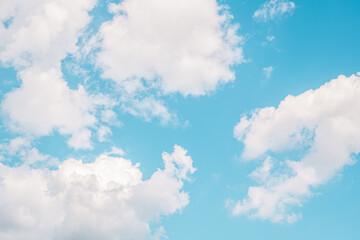Obraz premium 青い空と白い雲の背景素材