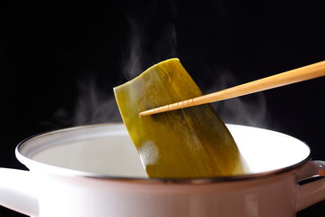 昆布だしを取る