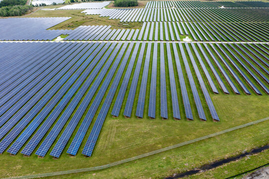 Aerial view of FP&L Fort Drum Solar Energy Center with expansive solar panels in a modern landscape, Vero Beach, United States.