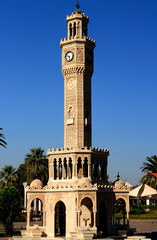 Fototapeta premium Photo with a view of the Konak Clock Tower against a clear blue sky in the historic center of Izmir, Turkey