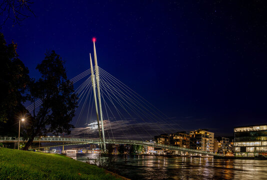 Ypsilon-bridge in Drammen at night