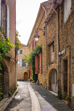 Fototapeta Lourmarin, Vaucluse, France - September 7, 2024: Narrow streets in the medieval village