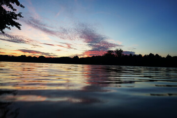 coucher de soleil ras de l'eau 