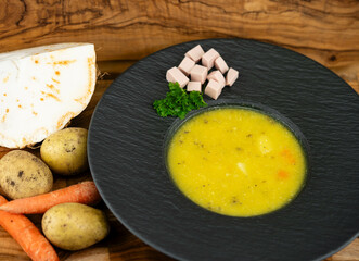 Der Herbst ist die richtige Zeit für eine schöne heiße Suppe mit viel Gemüse