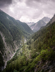 Obraz premium Scenic Alpine Hiking Journey: The E5 Trail Experience