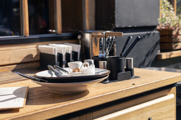 Dirty dishes in A cozy outdoor cafe after the morning rush