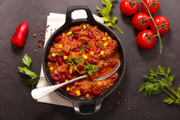 Chili Con Carne in a Pan – Hearty and Spicy Comfort Food