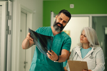 Doctors analyzing X-ray image to determine the best treatment plan.