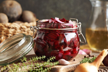Preparation of fermented beet kvass in a glass jar from fresh beetroot, onions, garlic and spices