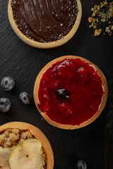 galleta en forma de cheese cake de manzana, mora