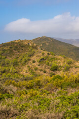 Torre de Norfeu au sommet d’une colline dominant la Méditerranée et le Parc Naturel du Cap de Creus