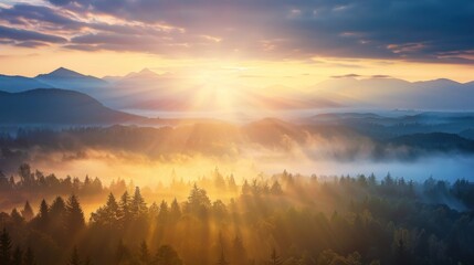 Obraz premium The sun is shining brightly on a mountain range, creating a warm