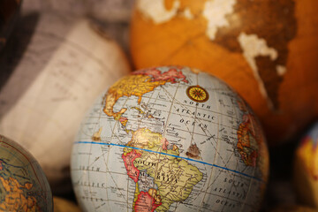 Esfera pequena representando o globo terreste