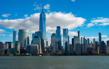 Obraz premium Manhattan's beautiful skyline, New York, United States. Panorama view of New York city skyline in Midtown Manhattan. USA NYC. American big city. Lower Manhattan skyline at sunny day.