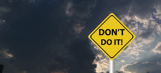 Don't and don't icons. Check mark and cross. Like and dislike the symbols. Positive and negative signs. Vector illustration.