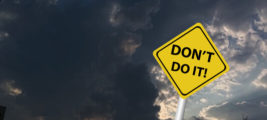 Don't and don't icons. Check mark and cross. Like and dislike the symbols. Positive and negative signs. Vector illustration.