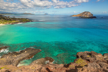 Fototapeta premium Beautiful View from Makapu Lookout with Makapuu Beach, Kaohikaipu Island and Manana Island, being both of the islands Seabird Sanctuaries