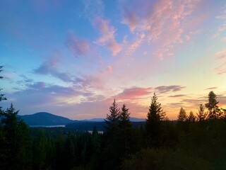 Fototapeta premium Lakeview sunset in the mountains 