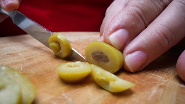 Cortando aceituna
