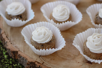 cupcakes with white rose decoration