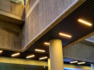 건물 속 조명의 향