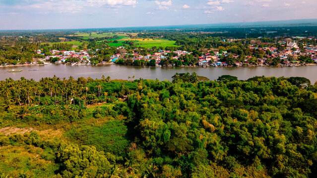 Boats and fishermen at the maragondon river cavite