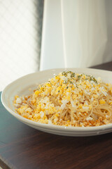 彩り鮮やかなミモザ風たまごパスタが、テーブルに映える美味しさ