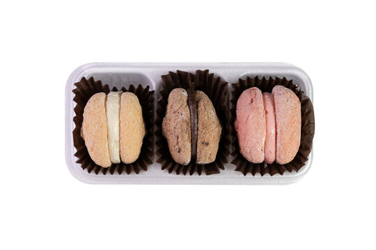 Dacquoise is a type of pastry, a confectionery made by mixing powder and baking 100% meringue made from nuts such as almonds or hazelnuts.